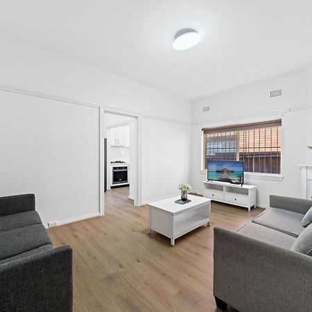 Burwood City Newly Renovated 2 Bed 2 Bath Free Private Parking Big Apt سيدني المظهر الخارجي الصورة