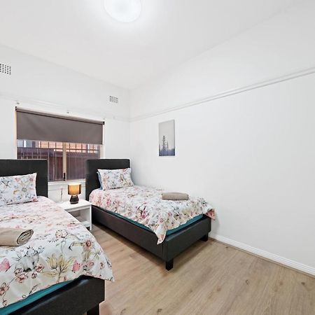 Burwood City Newly Renovated 2 Bed 2 Bath Free Private Parking Big Apt سيدني المظهر الخارجي الصورة