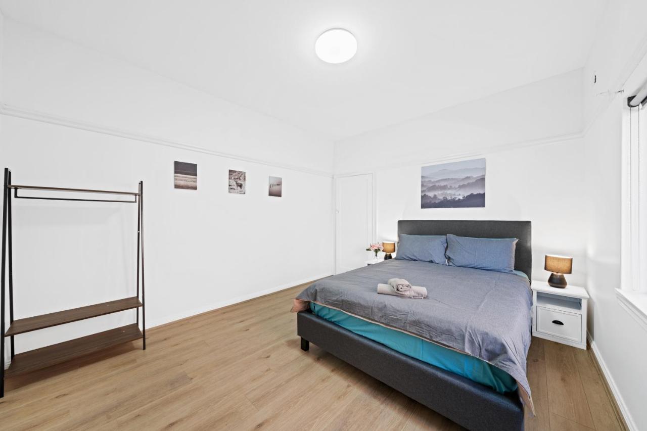 Burwood City Newly Renovated 2 Bed 2 Bath Free Private Parking Big Apt سيدني المظهر الخارجي الصورة