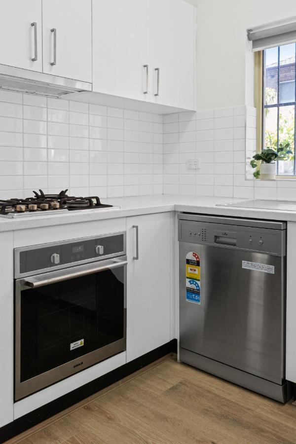 Burwood City Newly Renovated 2 Bed 2 Bath Free Private Parking Big Apt سيدني المظهر الخارجي الصورة